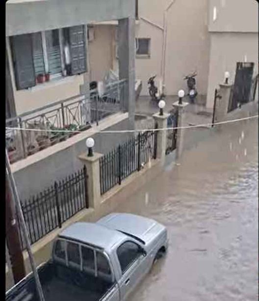 «Χτυπήθηκε» από την κακοκαιρία η Λήμνος, πλημμύρισαν σπίτια στον Αγιόκαμπο Λάρισας ΦΩΤΟ - ΒΙΝΤΕΟ 26 «Χτυπήθηκε» από την κακοκαιρία η Λήμνος, πλημμύρισαν σπίτια στον Αγιόκαμπο Λάρισας ΦΩΤΟ - ΒΙΝΤΕΟ