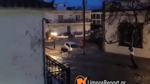 Λήμνος: Σοβαρά προβλήματα λόγω κακοκαιρίας - Υπερχείλισε χείμαρρος, βούλιαξε ΙΧ ΒΙΝΤΕΟ - ΦΩΤΟ