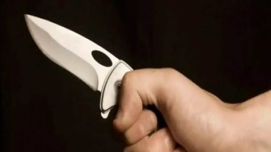 Γαλλία: Συναγερμός με 14χρονο μαθητή που φέρεται να μαχαίρωσε την καθηγήτριά του στην τάξη