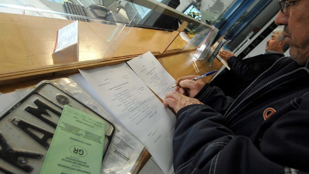 ΑΠΟΚΛΕΙΣΤΙΚΟ - Αχαΐα: Εντόπισαν εξωτερικό κύκλωμα πλαστών μεταβιβάσεων ΙΧ - Σε εξέλιξη η έρευνα - Ελέγχεται προϊστάμενος Υπηρεσίας