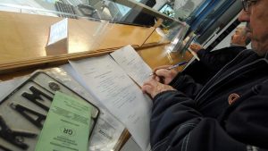 ΑΠΟΚΛΕΙΣΤΙΚΟ - Αχαΐα: Εντόπισαν εξωτερικό κύκλωμα πλαστών μεταβιβάσεων ΙΧ - Σε εξέλιξη η έρευνα