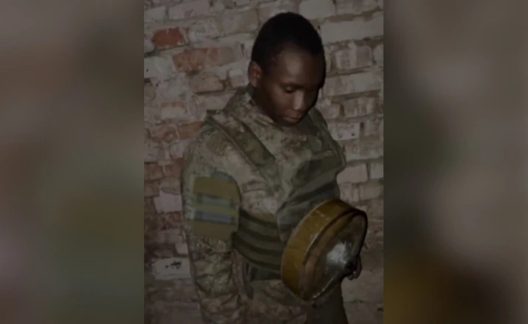 Ρώσοι έζωσαν με νάρκη μισθοφόρο για να πολεμήσει στην Ουκρανία ΒΙΝΤΕΟ ΣΚΛΗΡΕΣ ΕΙΚΟΝΕΣ