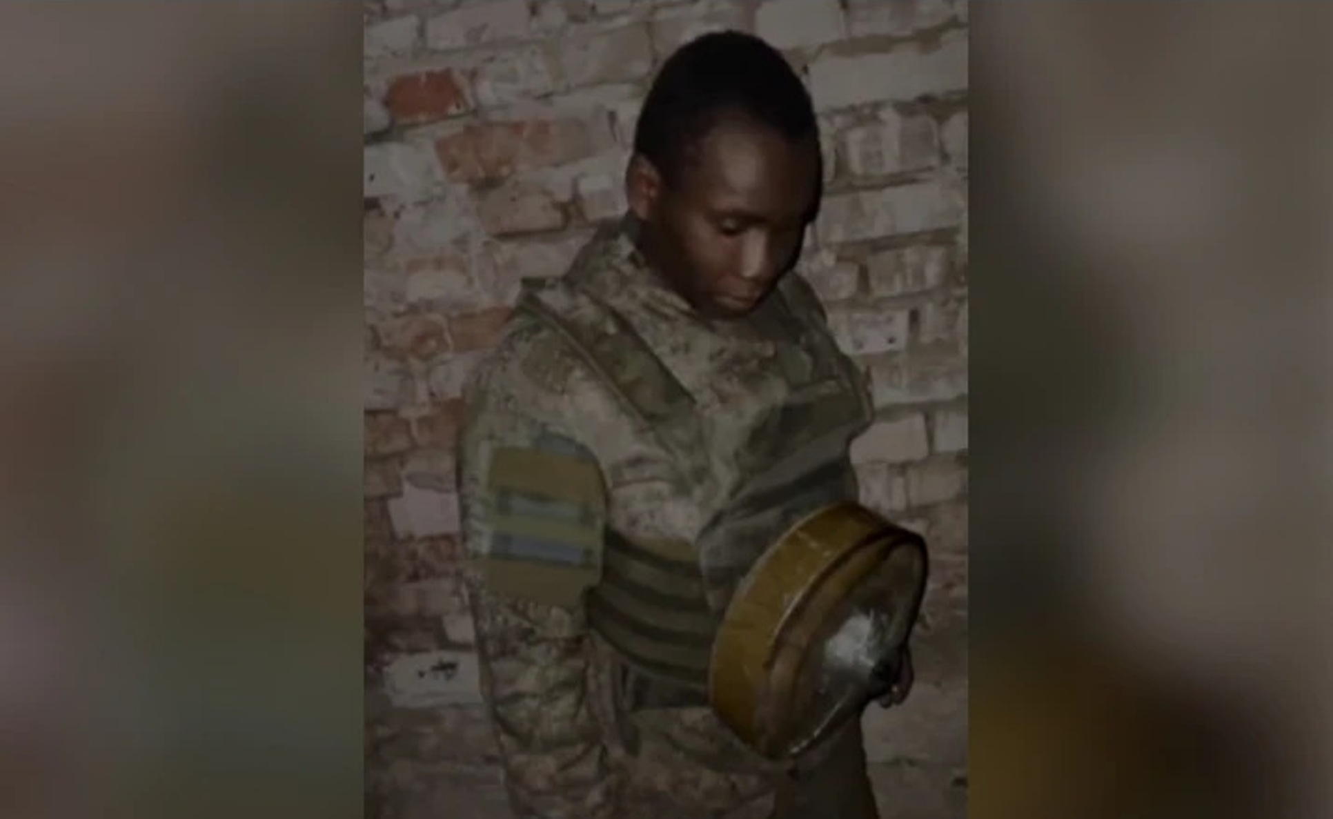 Ρώσοι έζωσαν με νάρκη μισθοφόρο για να πολεμήσει στην Ουκρανία ΒΙΝΤΕΟ ΣΚΛΗΡΕΣ ΕΙΚΟΝΕΣ 25 Ρώσοι έζωσαν με νάρκη μισθοφόρο για να πολεμήσει στην Ουκρανία ΒΙΝΤΕΟ ΣΚΛΗΡΕΣ ΕΙΚΟΝΕΣ