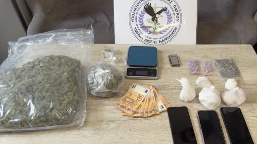 Τα κατασχεθέντα πειστήρια από τη Δίωξη Ναρκωτικών Πάτρας