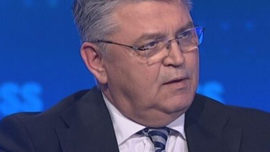 «Η κυβέρνηση σβήνει την πίστη από τα σχολεία μας»