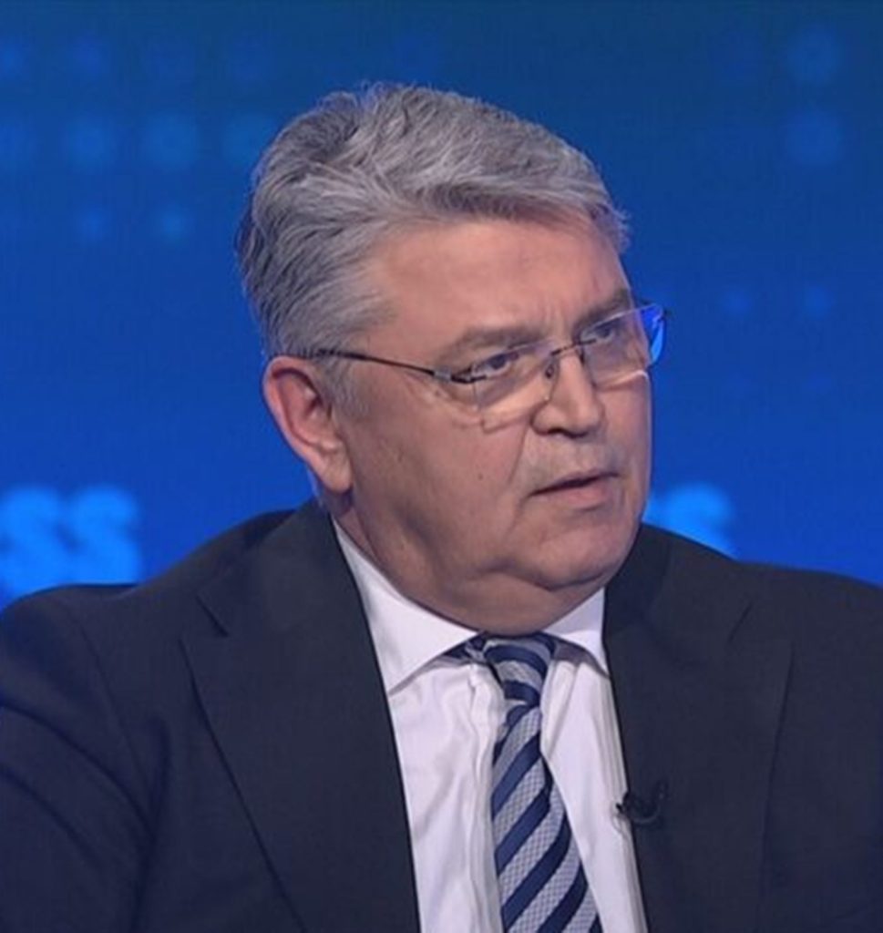 «Η κυβέρνηση σβήνει την πίστη από τα σχολεία μας»