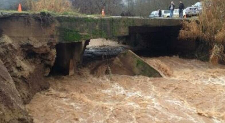 Αιγιάλεια: Κινδύνεψαν δύο παραλίες λόγω νεροποντής, Ζεληλίδης στο Patrapress.gr