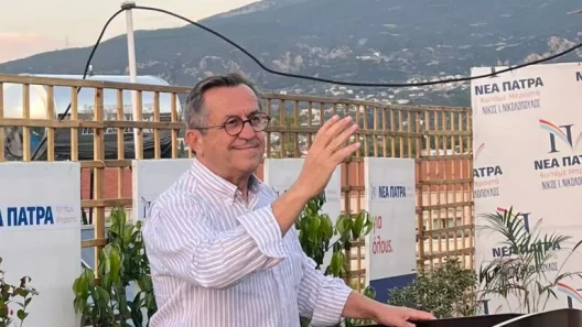 «κ. Πελετίδη απασχολούνται άνθρωποι σε δημοτικές δομές χωρίς σύμβαση και ασφάλιση; »