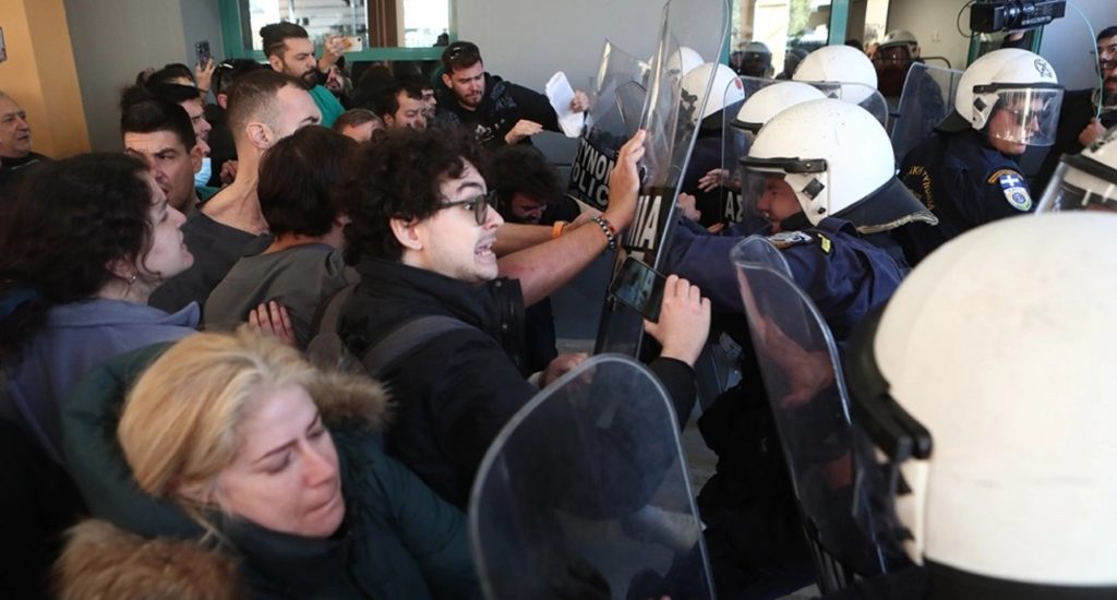 Γεωργιάδης για επεισόδια στο νοσοκομείο Νίκαιας: «Κινδύνευσε η σωματική μου ακεραιότητα» ΦΩΤΟ - ΒΙΝΤΕΟ 29 Γεωργιάδης για επεισόδια στο νοσοκομείο Νίκαιας: «Κινδύνευσε η σωματική μου ακεραιότητα» ΦΩΤΟ - ΒΙΝΤΕΟ