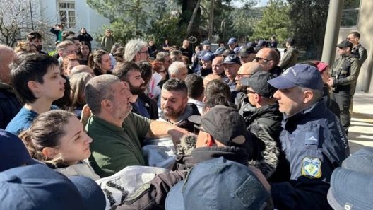 Μετά τη Νίκαια ένταση και στο νοσοκομείο Μυτιλήνης για ...Γεωργιάδη ΦΩΤΟ