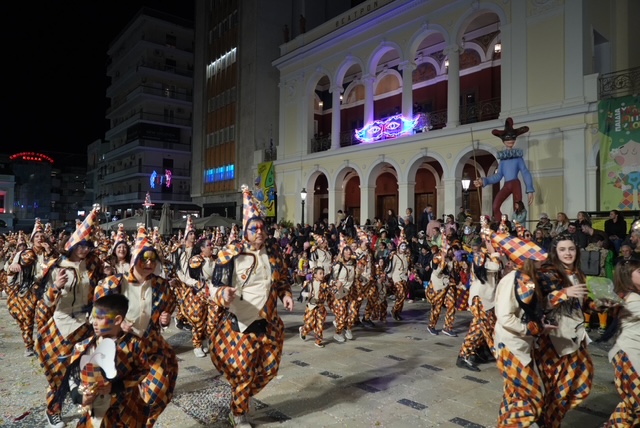 Πάτρα: Καρναβαλικά καρέ των πληρωμάτων της Νυχτερινής Παρέλασης NEΕΣ ΦΩΤΟ