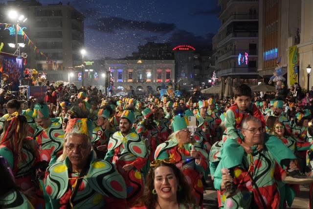 Πάτρα: Καρναβαλικά καρέ των πληρωμάτων της Νυχτερινής Παρέλασης NEΕΣ ΦΩΤΟ