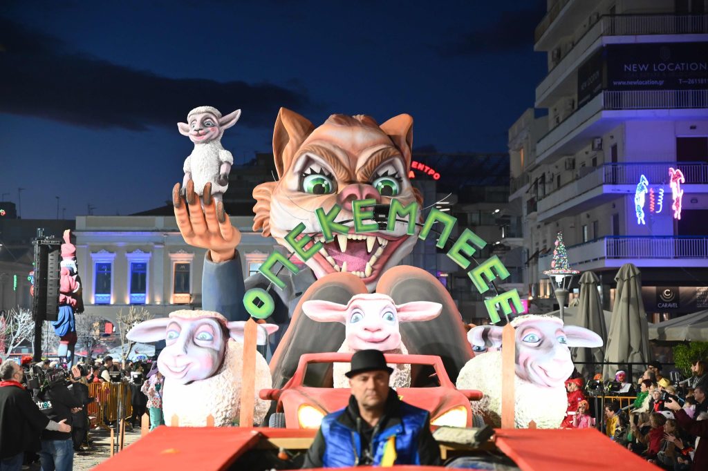 Πατρινό Καρναβάλι 2026 - Πλούσιο φωτορεπορτάζ από τη βραδινή ποδαράτη ΒΙΝΤΕΟ