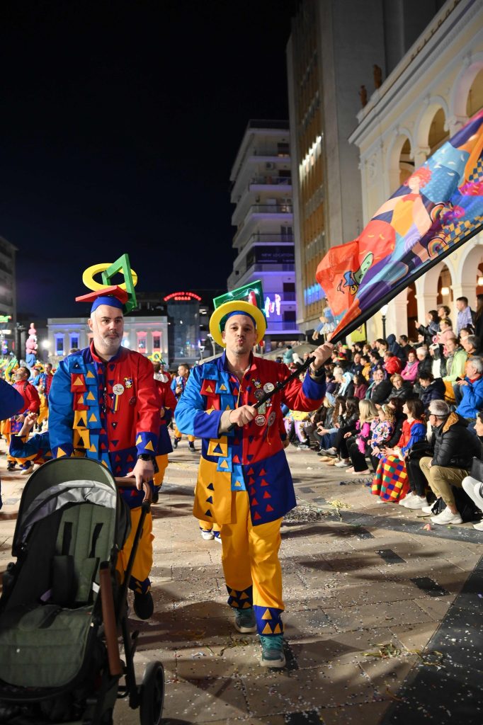 Πάτρα: Καρναβαλικά καρέ των πληρωμάτων της Νυχτερινής Παρέλασης NEΕΣ ΦΩΤΟ