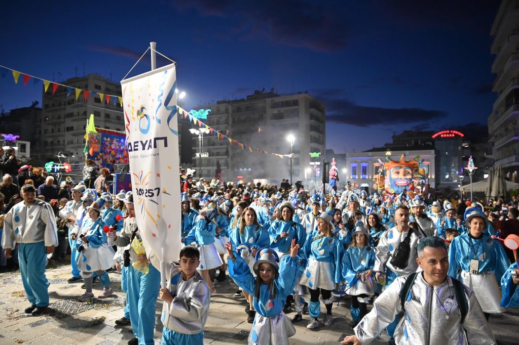 Πάτρα: Καρναβαλικά καρέ των πληρωμάτων της Νυχτερινής Παρέλασης NEΕΣ ΦΩΤΟ