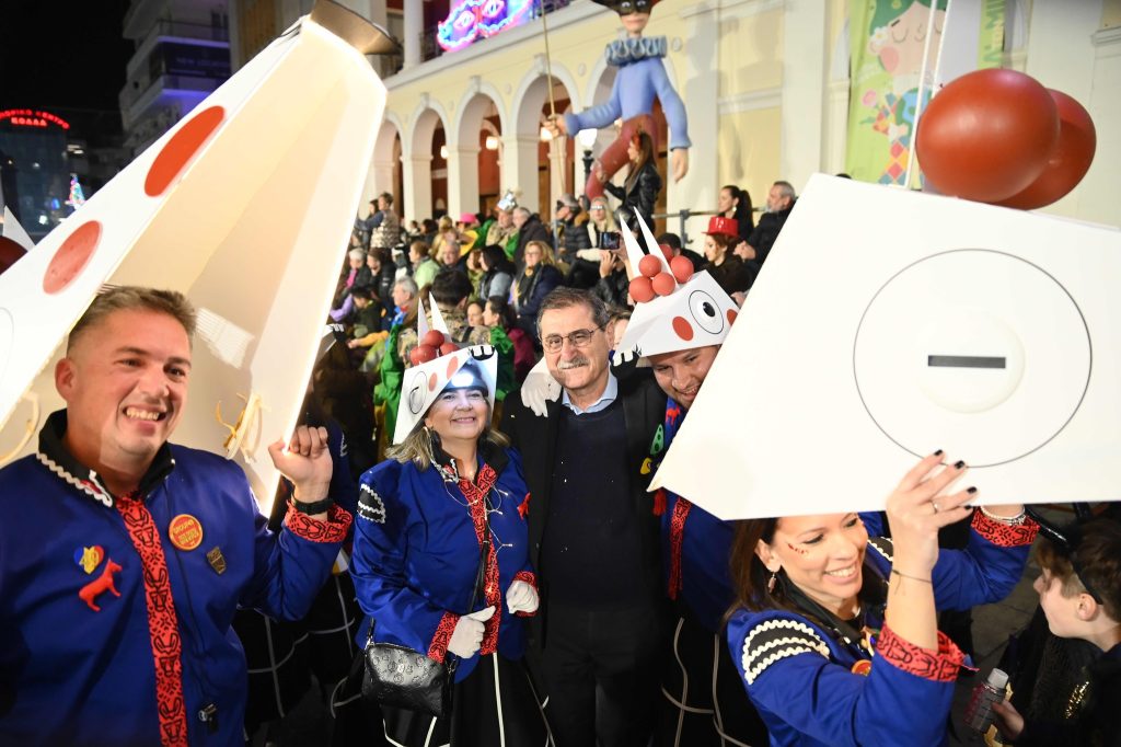 Πάτρα: Καρναβαλικά καρέ των πληρωμάτων της Νυχτερινής Παρέλασης NEΕΣ ΦΩΤΟ