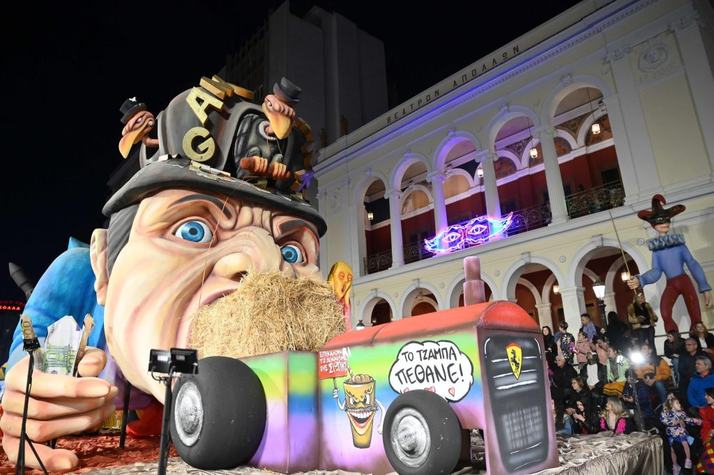 Πατρινό Καρναβάλι 2026 - Πλούσιο φωτορεπορτάζ από τη βραδινή ποδαράτη ΒΙΝΤΕΟ