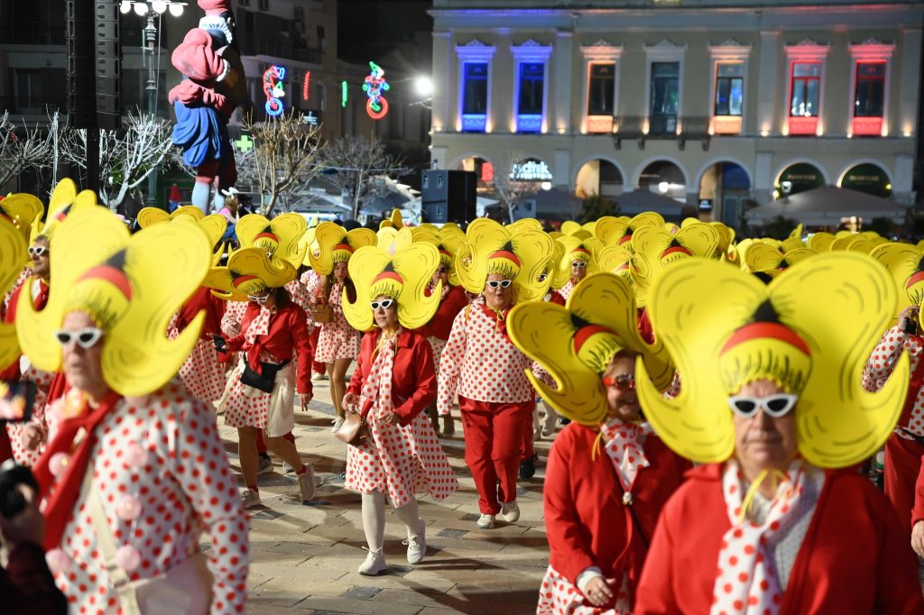 Πάτρα: Καρναβαλικά καρέ των πληρωμάτων της Νυχτερινής Παρέλασης NEΕΣ ΦΩΤΟ