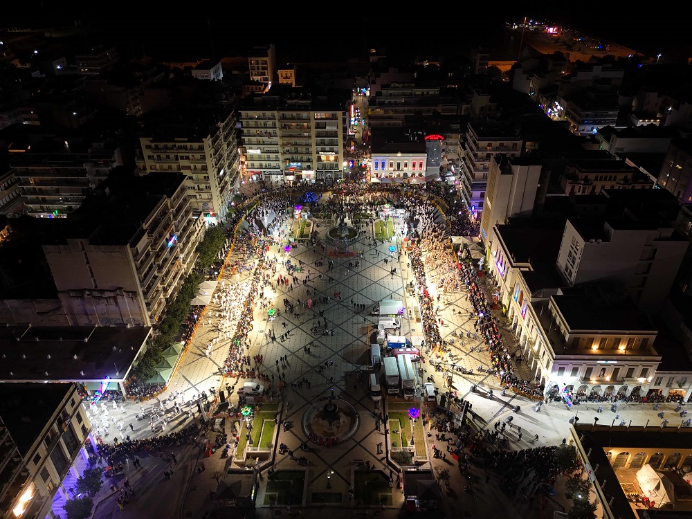 Πατρινό Καρναβάλι 2026 - Πλούσιο φωτορεπορτάζ από τη βραδινή ποδαράτη ΒΙΝΤΕΟ