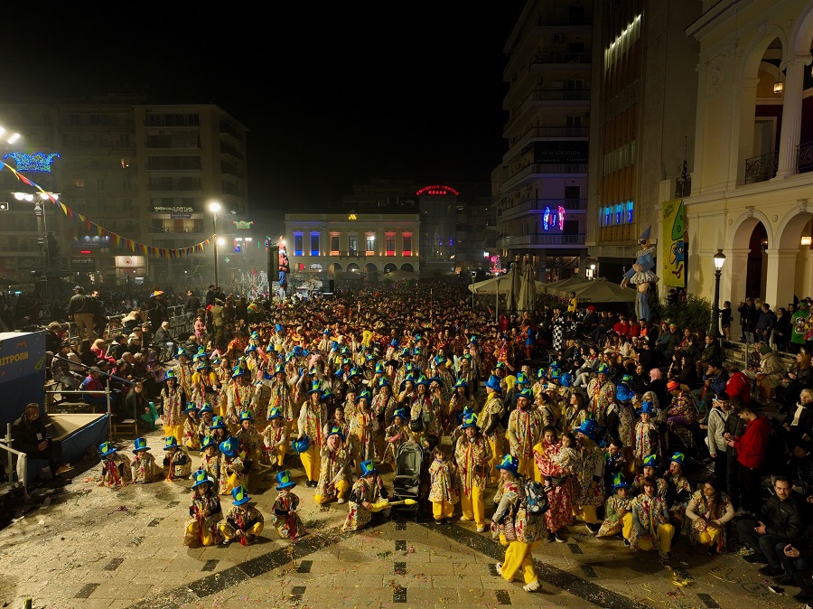 Πάτρα: Καρναβαλικά καρέ των πληρωμάτων της Νυχτερινής Παρέλασης NEΕΣ ΦΩΤΟ