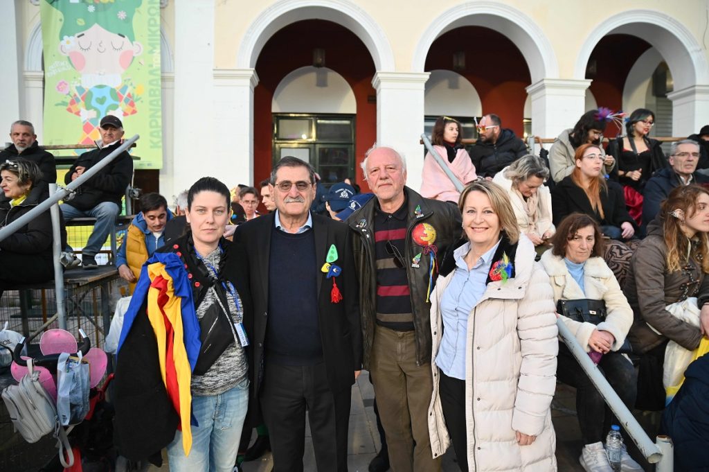 Πατρινό Καρναβάλι 2026 - Πλούσιο φωτορεπορτάζ από τη βραδινή ποδαράτη ΒΙΝΤΕΟ