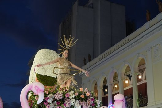 Πάτρα: Η βασίλισσα του Καρναβαλιού 2026 και το εντυπωσιακό άρμα της ΦΩΤΟ - ΒΙΝΤΕΟ