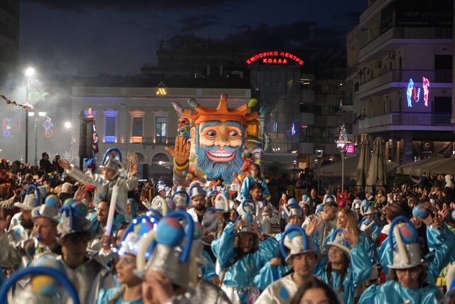 Πάτρα: Καρναβαλικά καρέ των πληρωμάτων της Νυχτερινής Παρέλασης NEΕΣ ΦΩΤΟ