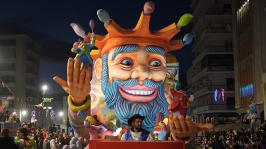 Πάτρα - Καρναβάλι 2026: Το απρόοπτο με το φανάρι και το άρμα ΒΙΝΤΕΟ