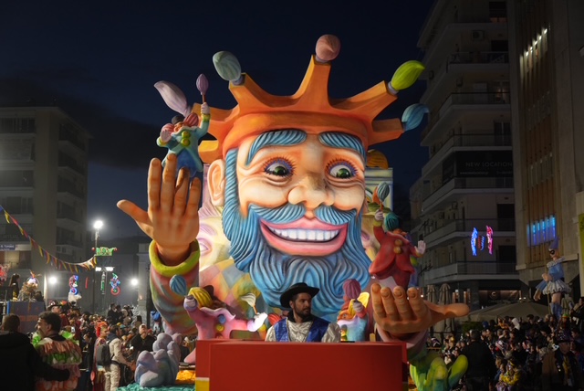 Πάτρα - Καρναβάλι 2026: Το απρόοπτο με το φανάρι και το άρμα ΒΙΝΤΕΟ