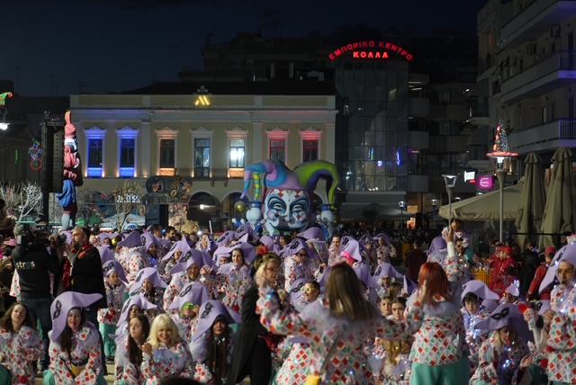 Πάτρα: Καρναβαλικά καρέ των πληρωμάτων της Νυχτερινής Παρέλασης NEΕΣ ΦΩΤΟ