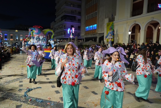 Πάτρα: Καρναβαλικά καρέ των πληρωμάτων της Νυχτερινής Παρέλασης NEΕΣ ΦΩΤΟ