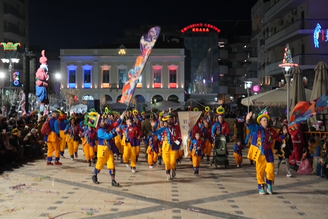 Πάτρα: Καρναβαλικά καρέ των πληρωμάτων της Νυχτερινής Παρέλασης NEΕΣ ΦΩΤΟ