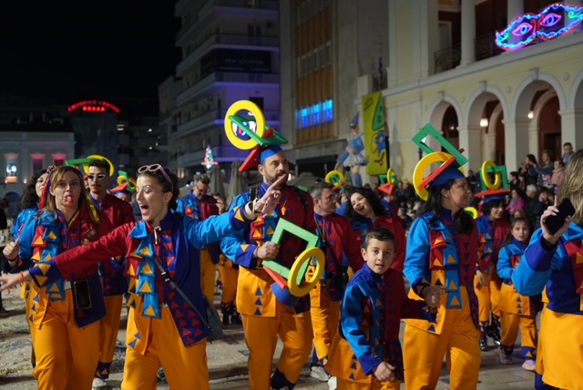 Πάτρα: Καρναβαλικά καρέ των πληρωμάτων της Νυχτερινής Παρέλασης NEΕΣ ΦΩΤΟ