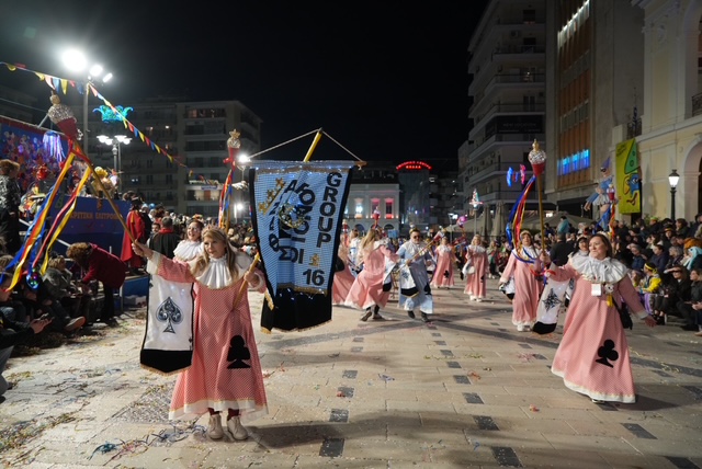 Πάτρα: Καρναβαλικά καρέ των πληρωμάτων της Νυχτερινής Παρέλασης NEΕΣ ΦΩΤΟ