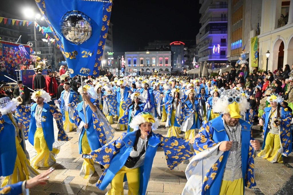 Πάτρα: Καρναβαλικά καρέ των πληρωμάτων της Νυχτερινής Παρέλασης NEΕΣ ΦΩΤΟ