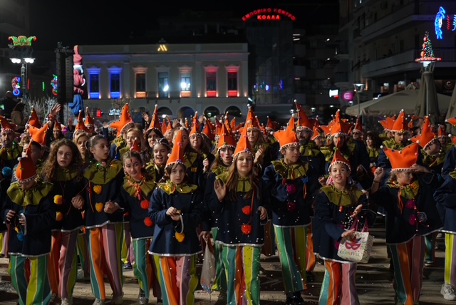 Πάτρα: Καρναβαλικά καρέ των πληρωμάτων της Νυχτερινής Παρέλασης NEΕΣ ΦΩΤΟ