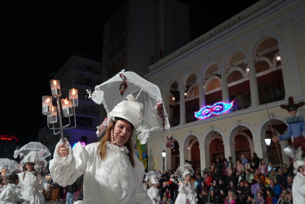 Πάτρα: Καρναβαλικά καρέ των πληρωμάτων της Νυχτερινής Παρέλασης NEΕΣ ΦΩΤΟ