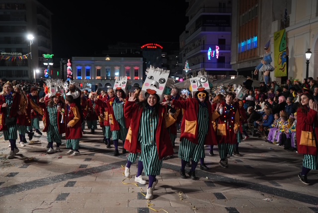 Πάτρα: Καρναβαλικά καρέ των πληρωμάτων της Νυχτερινής Παρέλασης NEΕΣ ΦΩΤΟ