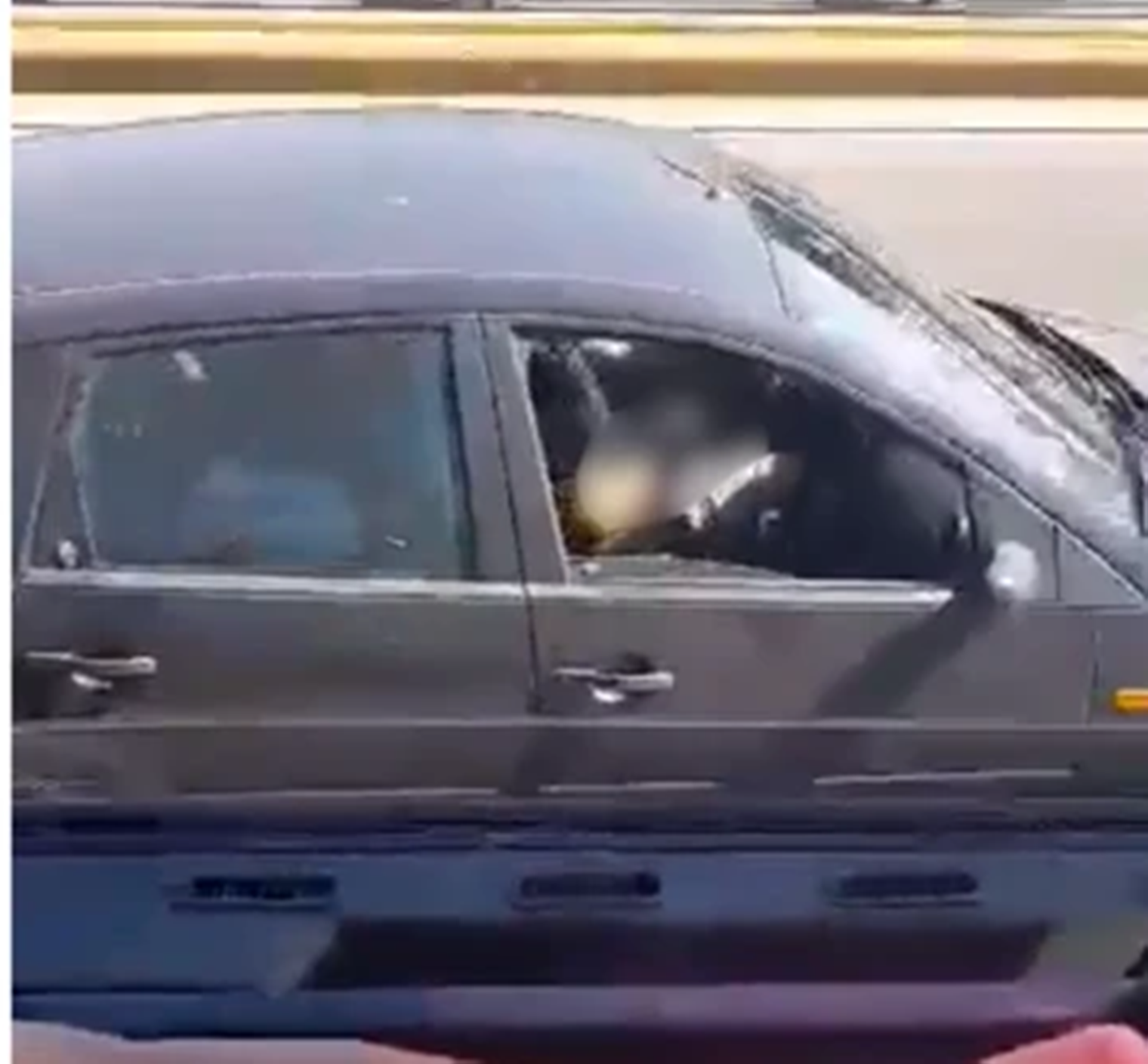 ΒΙΝΤΕΟ με οδηγό να αυτοϊκανοποιείται εν κινήσει στον Κηφισό