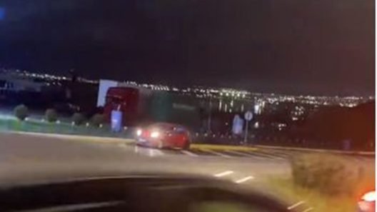 Οδηγούσε με όπισθεν στο αντίθετο ρεύμα λόγω...κίνησης! ΒΙΝΤΕΟ