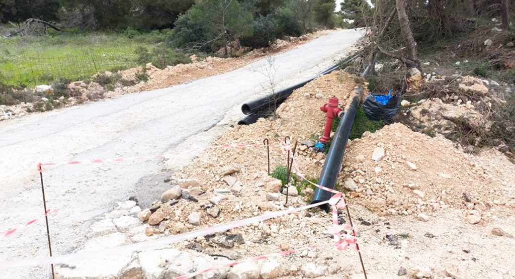 Πάτρα - Κ. Συχαινά: Δρόμος «καταπίνει» αυτοκίνητα - Κάτοικοι στο Patrapress.gr για παράνομη παρέμβαση ΦΩΤΟ