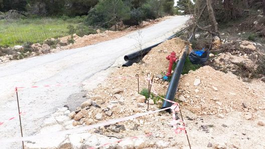 Πάτρα - Κ. Συχαινά: Δρόμος «καταπίνει» αυτοκίνητα - Κάτοικοι στο Patrapress.gr για παράνομη παρέμβαση ΦΩΤΟ