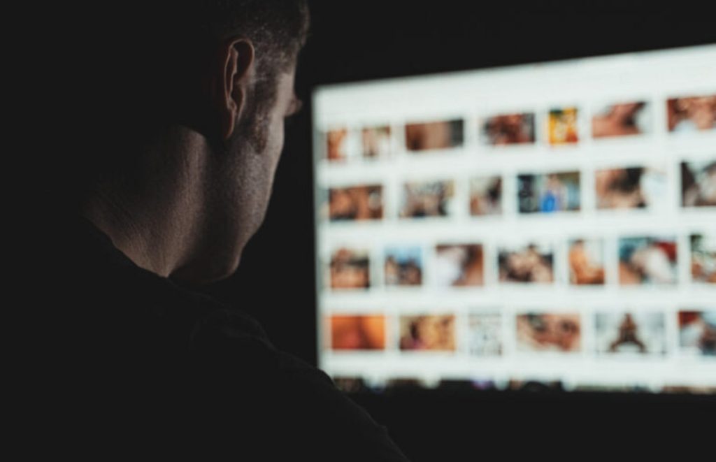 Βόλος: Για παιδική πορνογραφία με θύμα την 7χρονη κόρη της συνελήφθη μητέρα