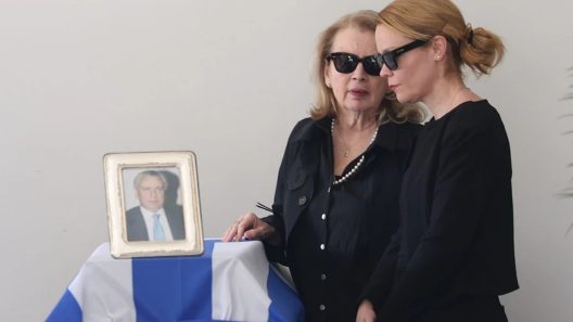 Συγκινεί ο επικήδειος της Λένας Παπαληγούρα για τον πατέρα της ΦΩΤΟ