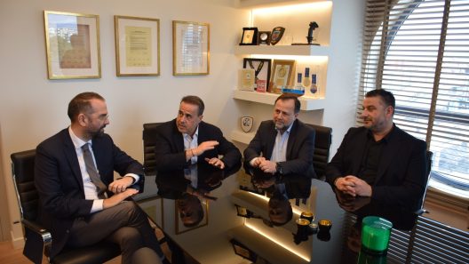 Παπασταύρου από την Πάτρα: «Ανοιχτός ορίζοντας» για τις Ενεργειακές Κοινότητες, επίσκεψη και στα καμένα ΒΙΝΤΕΟ