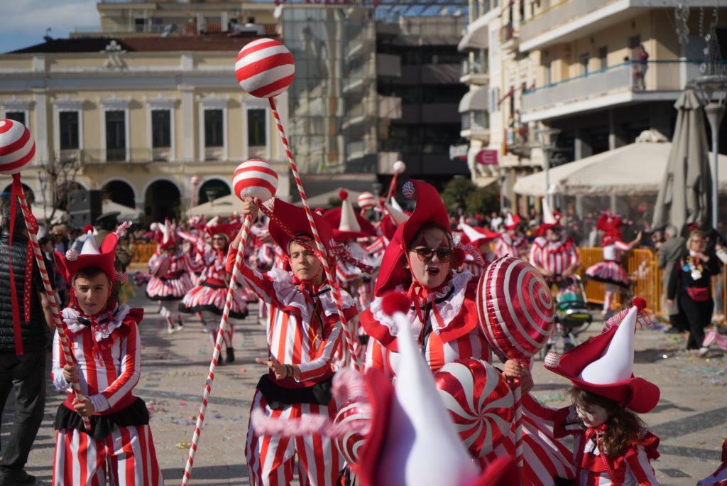 Μεγάλη Παρέλαση Πατρινού Καρναβαλιού 2026: Τα έδωσαν «όλα» τα πληρώματα ΦΩΤΟ 37 Μεγάλη Παρέλαση Πατρινού Καρναβαλιού 2026: Τα έδωσαν «όλα» τα πληρώματα ΦΩΤΟ