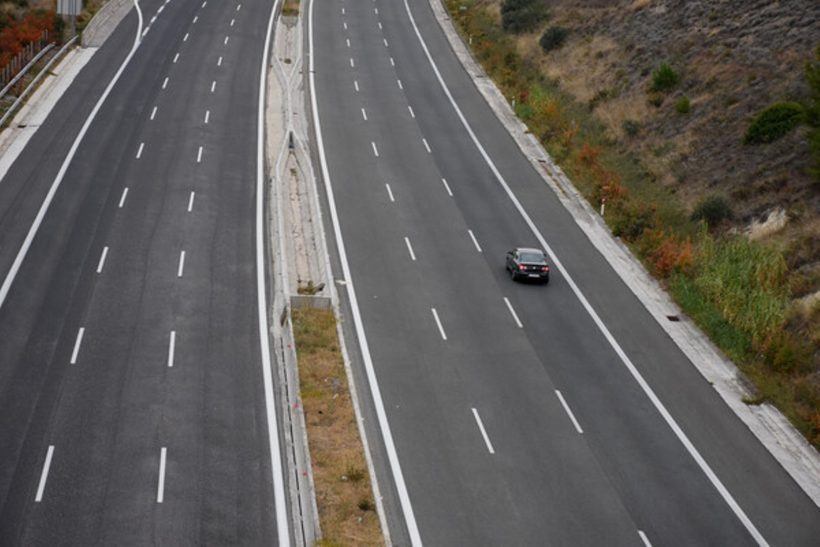 Μοτοσικλετιστής με... άνοια οδηγούσε ανάποδα στην ΠΑΘΕ