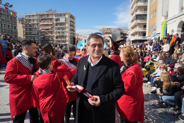 Πατρινό Καρναβάλι 2026: Αφησε εποχή η Μεγάλη Παρέλαση, χιλιάδες καρναβαλιστές μετέφεραν το κέφι ΦΩΤΟ - ΒΙΝΤΕΟ