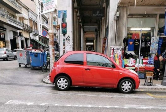 Πάτρα: Ατίθασοι οδηγοί παρκάρουν σε πεζόδρομους, ακόμα και σε Ποδηλατόδρομους ΦΩΤΟ