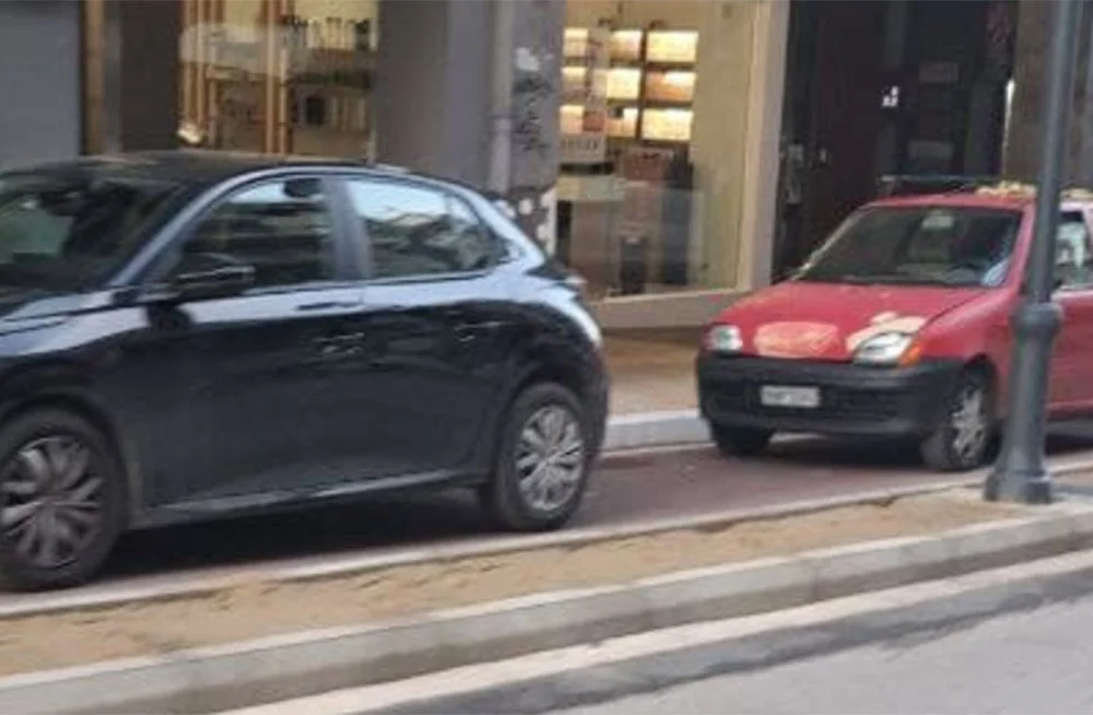 Πάτρα: Ατίθασοι οδηγοί παρκάρουν σε πεζόδρομους, ακόμα και σε Ποδηλατόδρομους ΦΩΤΟ